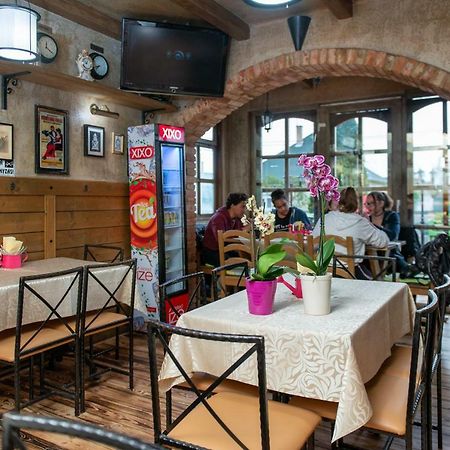 Clock Cafe Pizzéria és Panzió Hajduszoboszlo Exterior foto