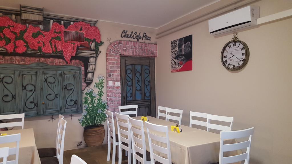Clock Cafe Pizzéria és Panzió Hajduszoboszlo Exterior foto